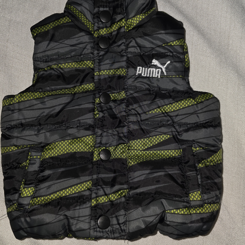 * Puma 3 Month puffer vest black & neon green camouflage pattern, snap-button